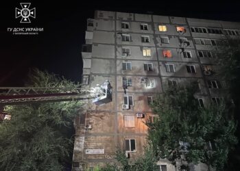 Пожежа в багатоповерхівці Запоріжжя: врятували чоловіка |