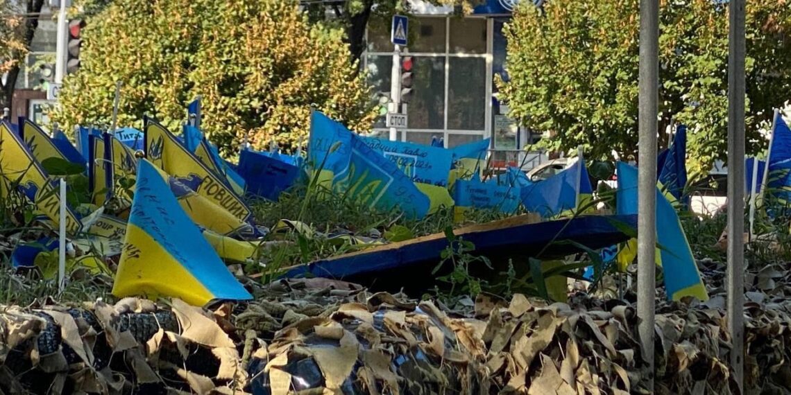 Невідомі пошкодили простір «Прапорець памʼяті» в Запоріжжі |