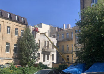 У столиці по вулиці Рейтарській знову почали розбирати будинок Київського повітового земства, – Перов | Київщіна