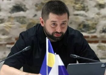 Арахамія заявив, що ухилянтів, які виїхали за кордон, можуть екстрадувати в Україну