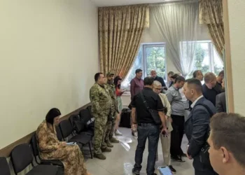 Цыганик, Горбунов и Дубинский: представители «1+1» пришли на заседание апелляционного суда по делу Коломойского – Спорт