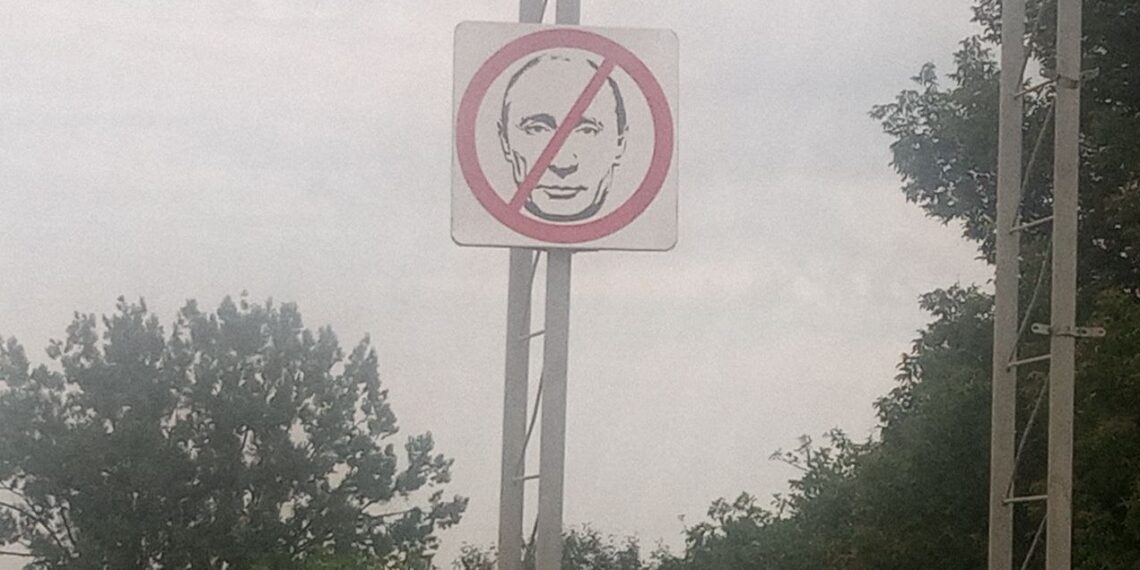 Фото дня: на Київщині проти х**ла