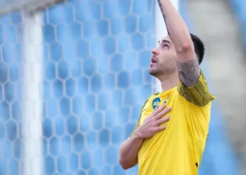 Гуцуляк мог покинуть Днепр-1: источник назвал европейский клуб, который интересовался хавбеком – Спорт