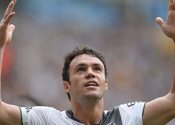 Колишній форвард київського Динамо вляпався у скандал в Бразилії | Футбол