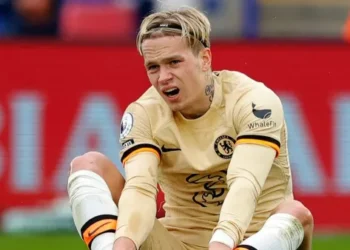 Мудрик представил новую форму Челси: экипировка выполнена в цветах образца 1905 года – Спорт