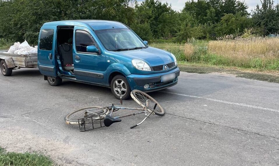На Обухівщині автомобіль збив велосипедиста
