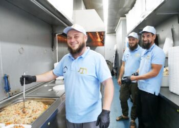 Охтирчан частували пловом від кримськотатарського народу – Суми та область