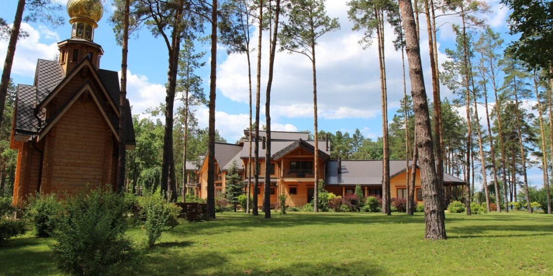 Справу про заволодіння Януковичем угіддями “Сухолуччя” скерували в суд