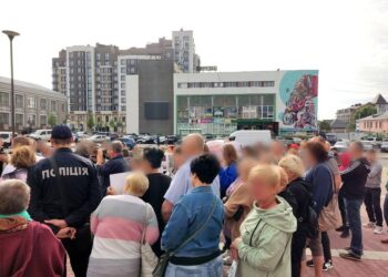 У Білій Церкві проходить мітинг проти безглудого витрачання бюджету під час війни (ФОТО)