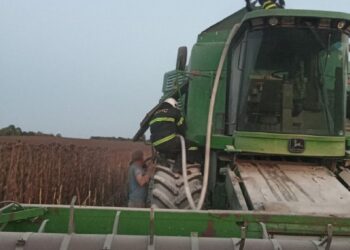 У Білоцерківському районі на полі загорівся комбайн