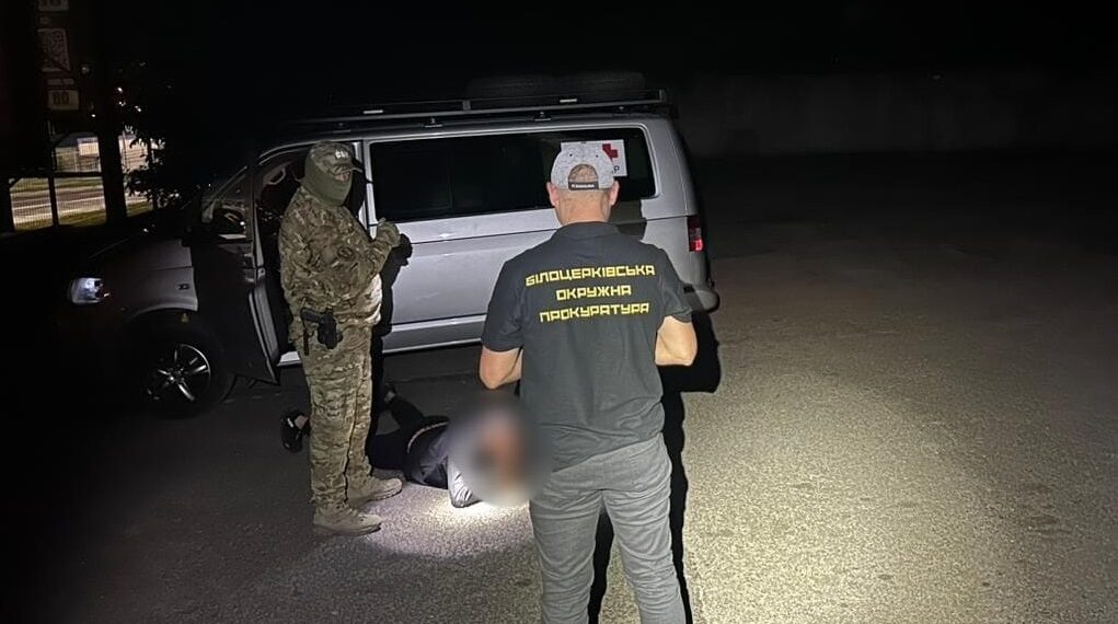 У Київській області подружжя продавало машини, ввезені як допомога для ЗСУ