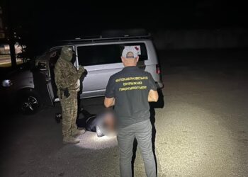 У Київській області подружжя продавало машини, ввезені як допомога для ЗСУ