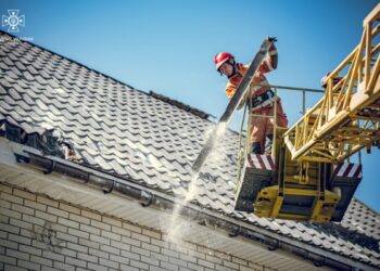 У Сумах підрозділи ДСНС завершили роботи з ліквідації наслідків ворожого ракетного удару – Суми та область