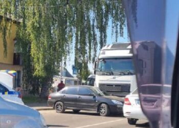 У Сумах вантажівка врізалася в легковик – Суми та область