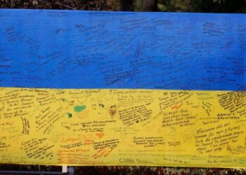 В Києві створили найбільший прапор із побажаннями для бійців ЗСУ – Перший львівській портал