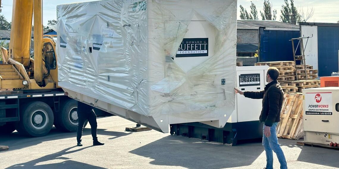 Американський благодійник передав Бучанській громаді потужний генератор (ФОТО)