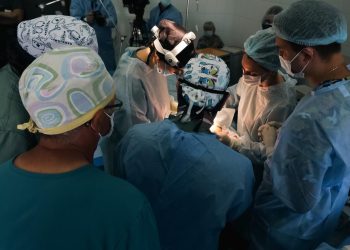 Американські хірурги безплатно прооперували військових з лицевими травмами на Київщині, фото – Київщіна