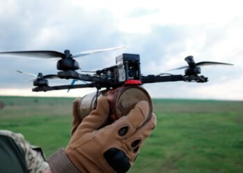 Бійці 103-ї бригади ТрО показали, як атакують ворожі позиції за допомогою дронів – Перший львівській портал