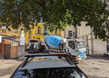 На Хрещатику, 48 попри приписи КМДА руйнують історичну будівлю, зведену наприкінці позаминулого століття | Київщіна