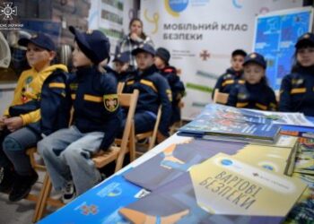 До Миколаєва прибув мобільний клас безпеки: школярам розповіли про важливе » Новини Миколаїва