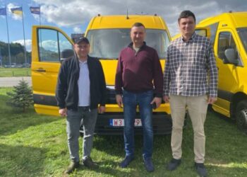 Дубов’язівська  громада отримала від польських донорів новий шкільний автобус – Суми та область