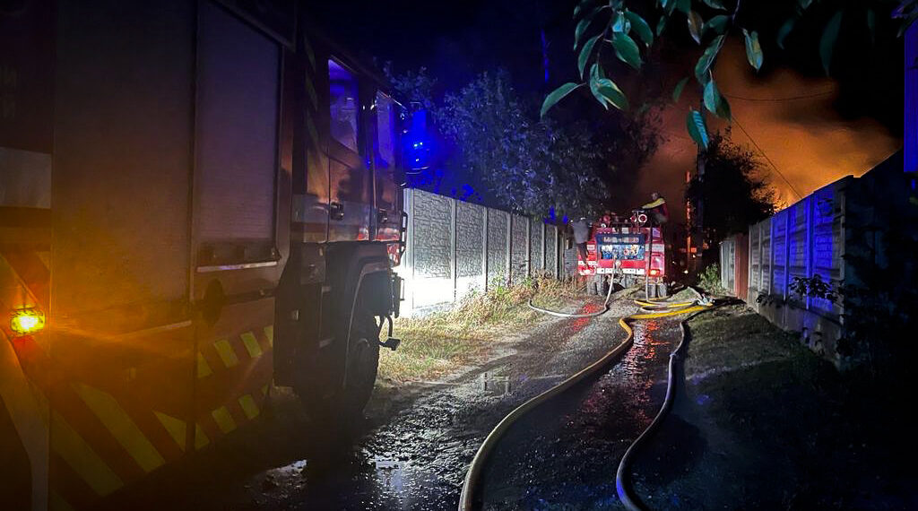 На Броварщині під час масштабної пожежі загинула людина (ВІДЕО)