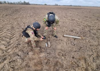 На Сумщині аграрії виявили російську ракету, яка не вибухнула – Суми та область