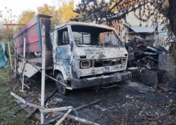 На Сумщині внаслідок обстрілів пошкоджено багатоквартирний будинок, вантажівку та адмінбудівлю підприємства – Суми та область