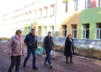 Нардеп Максим Гузенко – про візит у Дубов’язівську громаду: «Укриття – питання номер один, бо це безпека школярів» – Суми та область