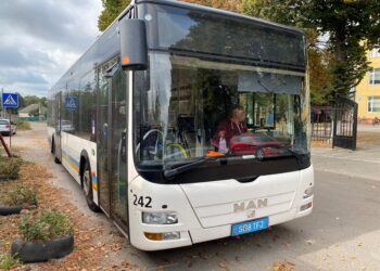 Німецькі партнери передали автобус ліцею у Княжичах (ФОТО)