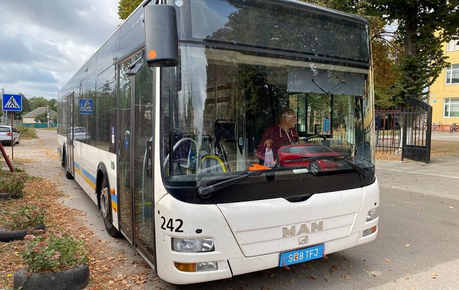 Німецькі партнери передали автобус ліцею у Княжичах (ФОТО)