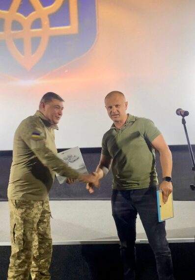 Олександр Слюсар передав квадрокоптер «Mavic Air» добровольчому формуванню Кролевецької громади «Тризуб» – Суми та область