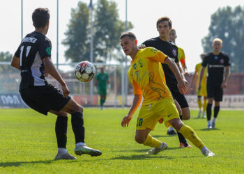 Перша ліга: «Гірник-Спорт» у матчі з двома вилученнями мінімально поступився «Лівому берегу» (відео) • Футбол •