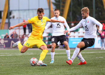 Перша ліга: СК «Полтава» в матчі з двома вилученнями переміг «Лівий берег» (відео) • Футбол •