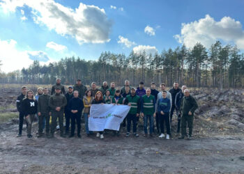 Поблизу Гостомельського аеропорту висадили 4,5 тисяч саджанців дубів та сосен (ФОТО)