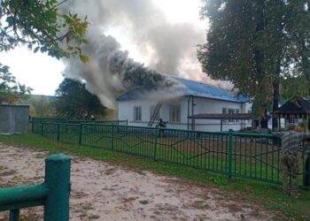 Поранена жінка: З’явилися фото наслідків атаки по Сумщині – Суми та область