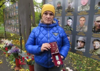 Родина шосткинця Дениса Залозного, який загинув на фронті, отримала державну нагороду – Суми та область