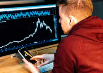 Шаленство на криптовалютному ринку – що сталося з курсом біткоїна всього за добу | Економіка