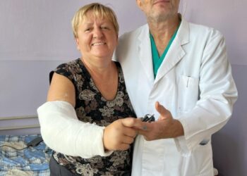 Сумські лікарі вдруге в області провели успішну операцію жінці з уламковим переломом – Суми та область