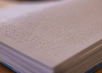 У Дніпрі для дітей із порушенням зору отримали партію підручників