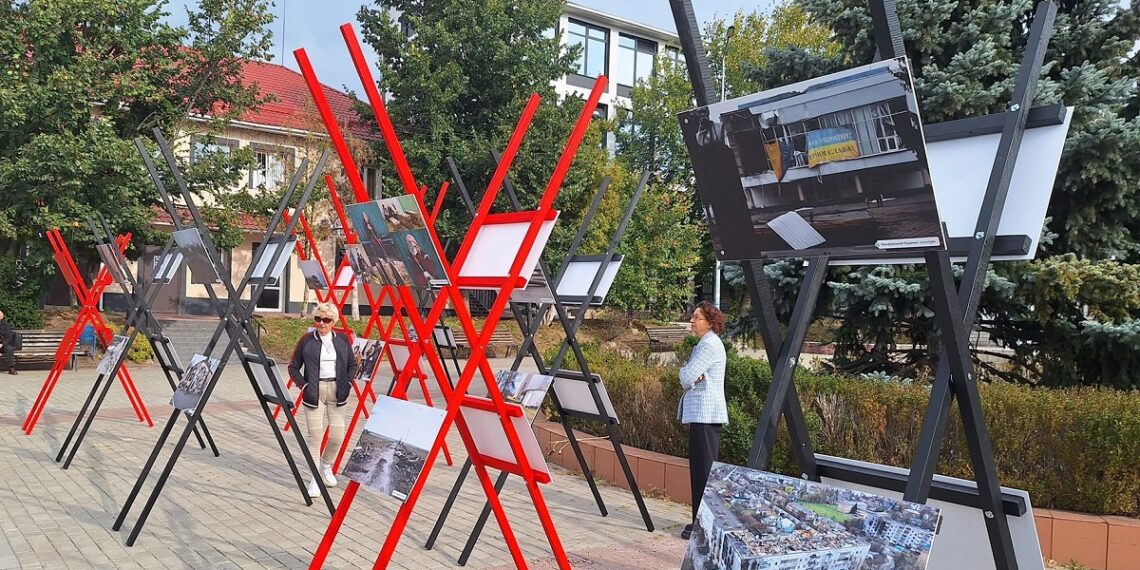 У Макарові відкрили фотовиставку про окупацію громади “33 дні”