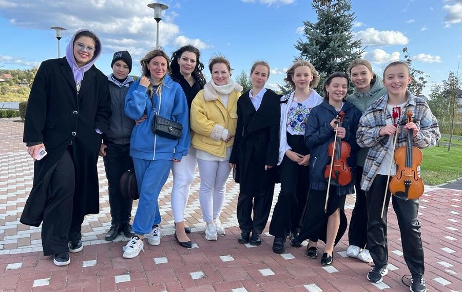 У Михайлівці-Рубежівці для переселенців влаштували благодійний захід (ФОТО)