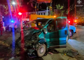 У Миколаєві сталась дорожньо-транспортна пригода за участю двох мікроавтобусів  Volkswagen Crafter та Opel Vivaro » Новини Миколаїва
