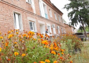 В Охтирці завершується ремонт у багатоквартирному будинку, який зазнав ворожих бомбардувань – Суми та область