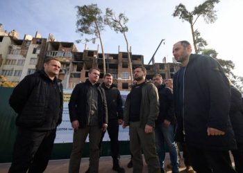 Зеленський ознайомився з відновленням будинків в Ірпені та Бузовій, пошкоджених внаслідок російської агресії (Фото)