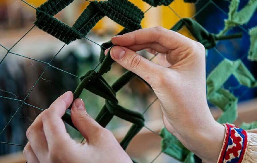 Жителів Глевахівської громади закликають долучитись до плетіння маскувальних сіток