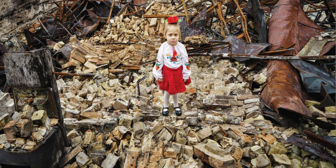 Дівчинка з Київщини попросила Святого Миколая побудувати їй нову школу, “бо стару спалили рашисти”, фото – Київщіна