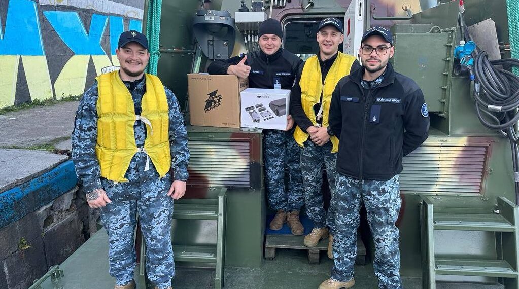 Бучанська громада передала Збройним Силам України дрон Mavic