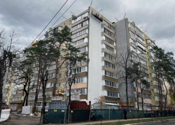 Відбудова Київщини: в Ірпені триває капітальний ремонт будинку на вулиці Котляревського, фото – Київщіна