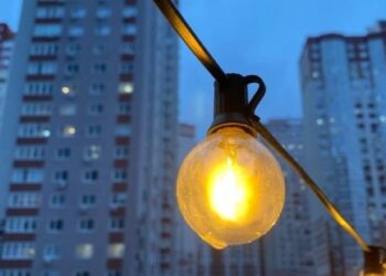 Через масовану атаку росії світло зникло у 16 тис домівках Київської області